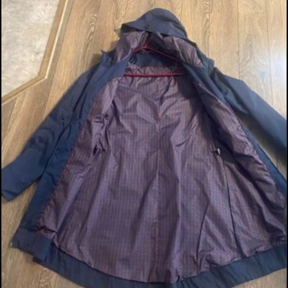 Lululemon right as rain jacket - Picture 2 of 3